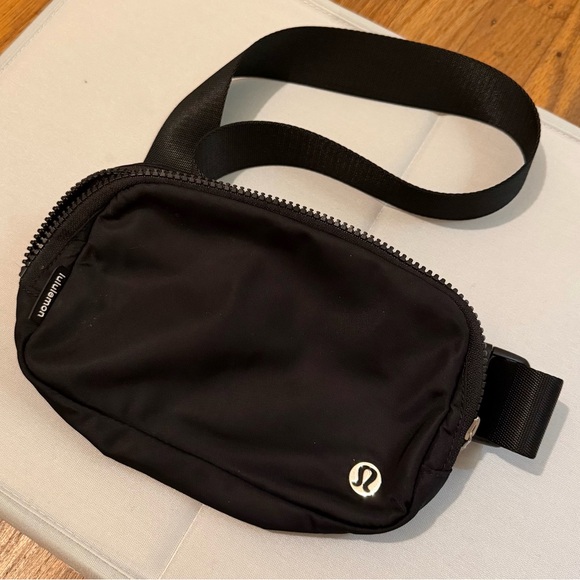 lululemon athletica Handbags - lululemon athletica Black Belt Bag